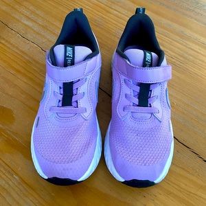 Purple Nike tennis shoes